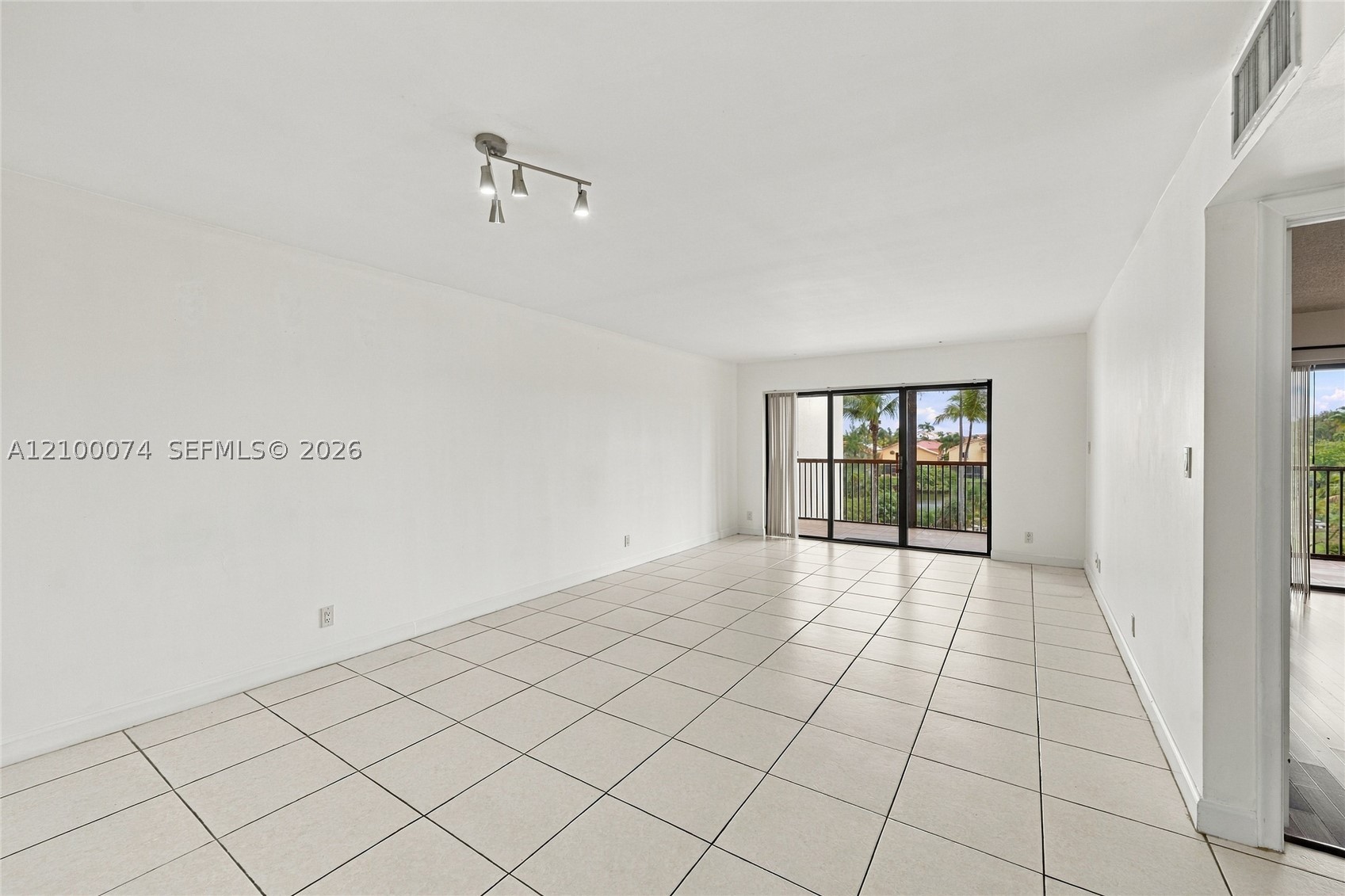 545 SE 12th St #205, Dania Beach FL 33004