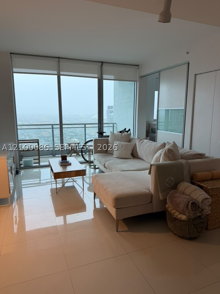 92 SW 3rd St #4009, Miami FL 33130
