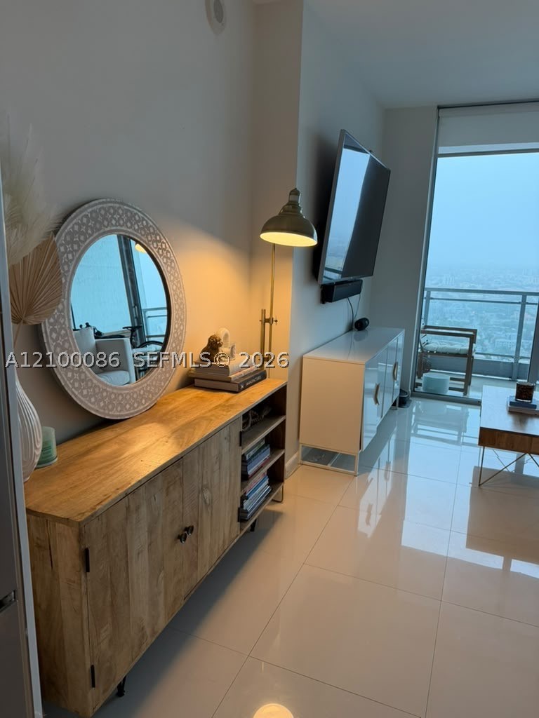 92 SW 3rd St #4009, Miami FL 33130