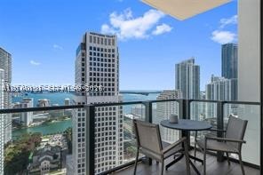 68 SE 6th St #3209, Miami FL 33131