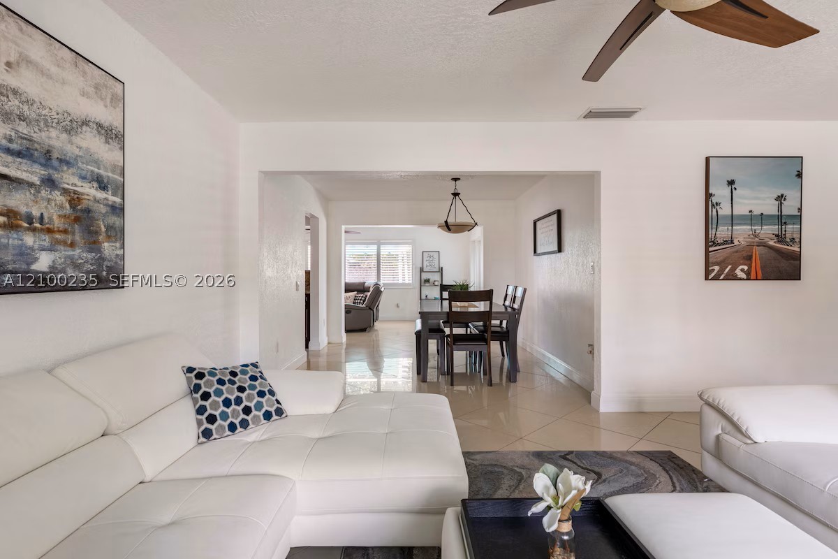 10911 Taft St, Pembroke Pines FL 33026