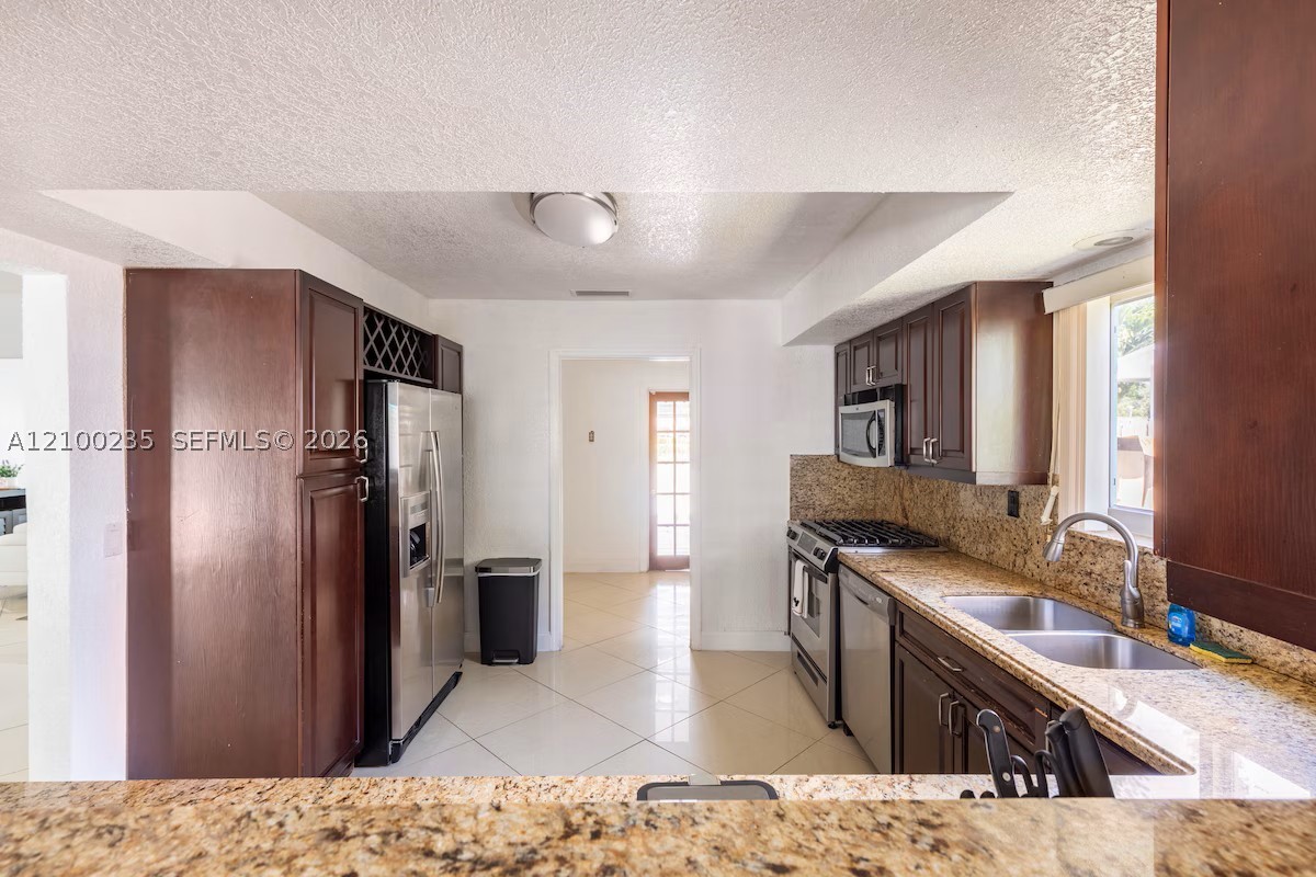 10911 Taft St, Pembroke Pines FL 33026