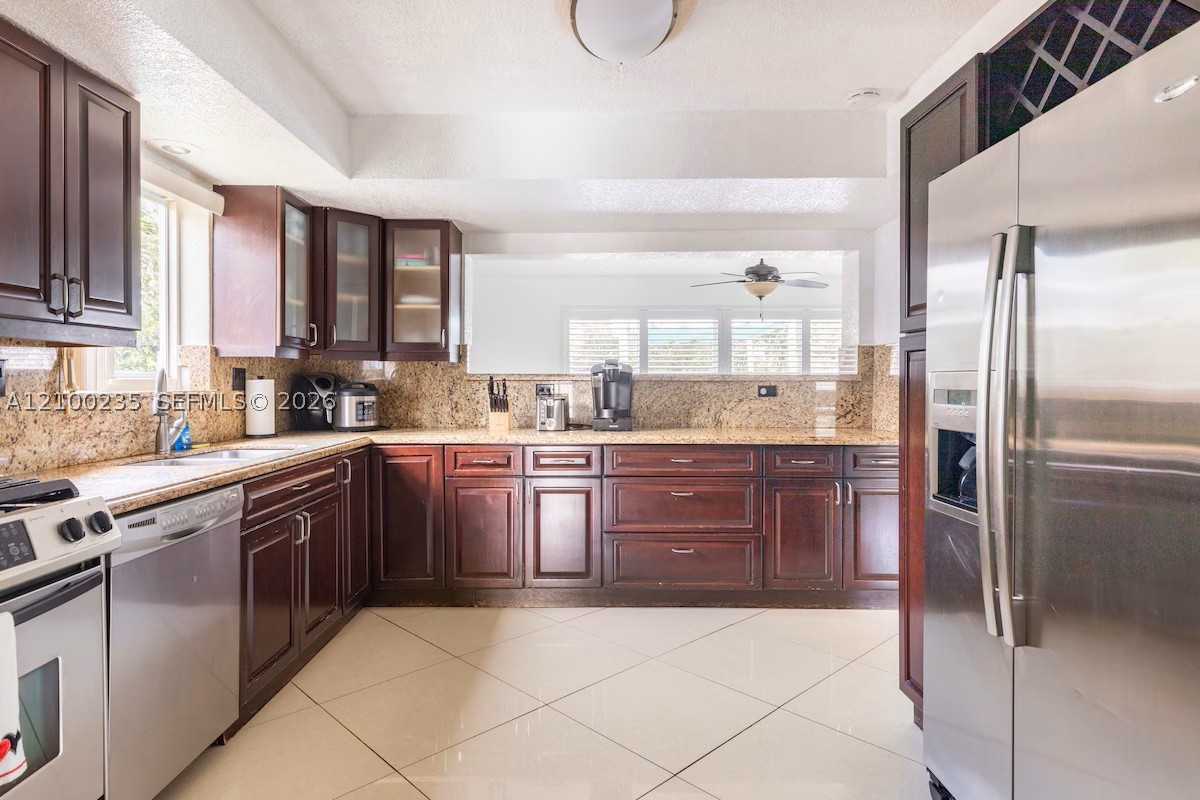 10911 Taft St, Pembroke Pines FL 33026