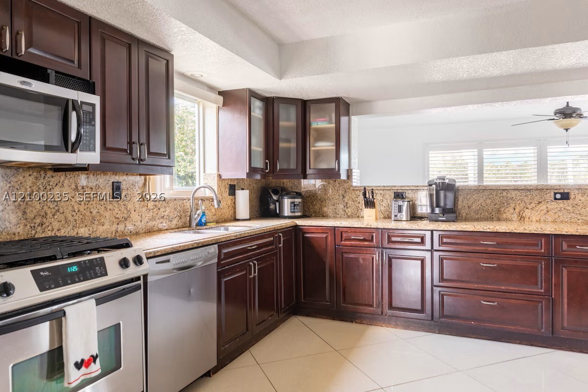 10911 Taft St, Pembroke Pines FL 33026
