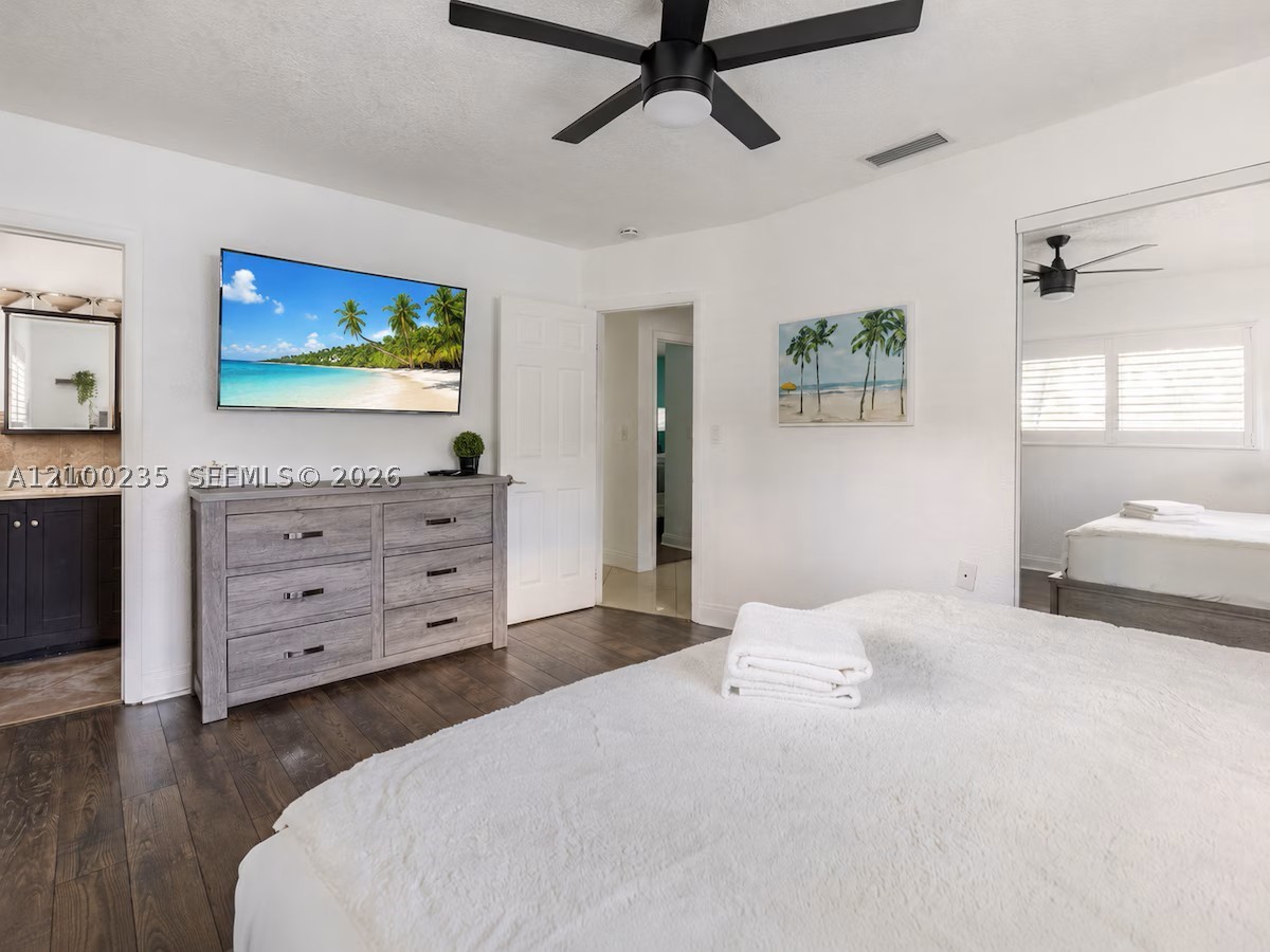 10911 Taft St, Pembroke Pines FL 33026