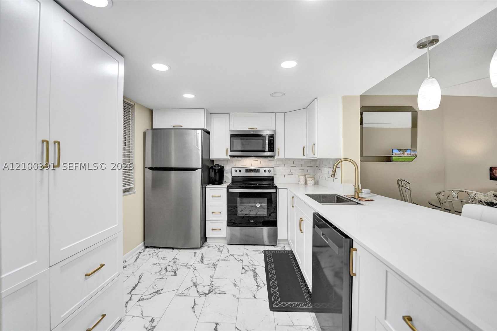 424 SE 10th St #204, Dania Beach FL 33004