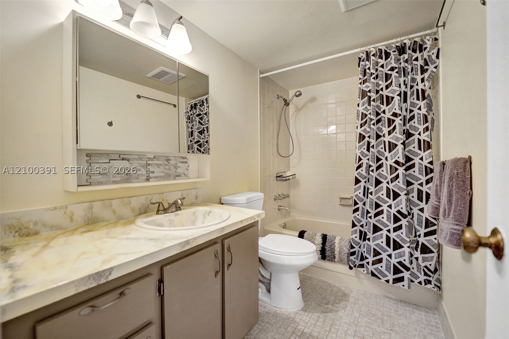 424 SE 10th St #204, Dania Beach FL 33004
