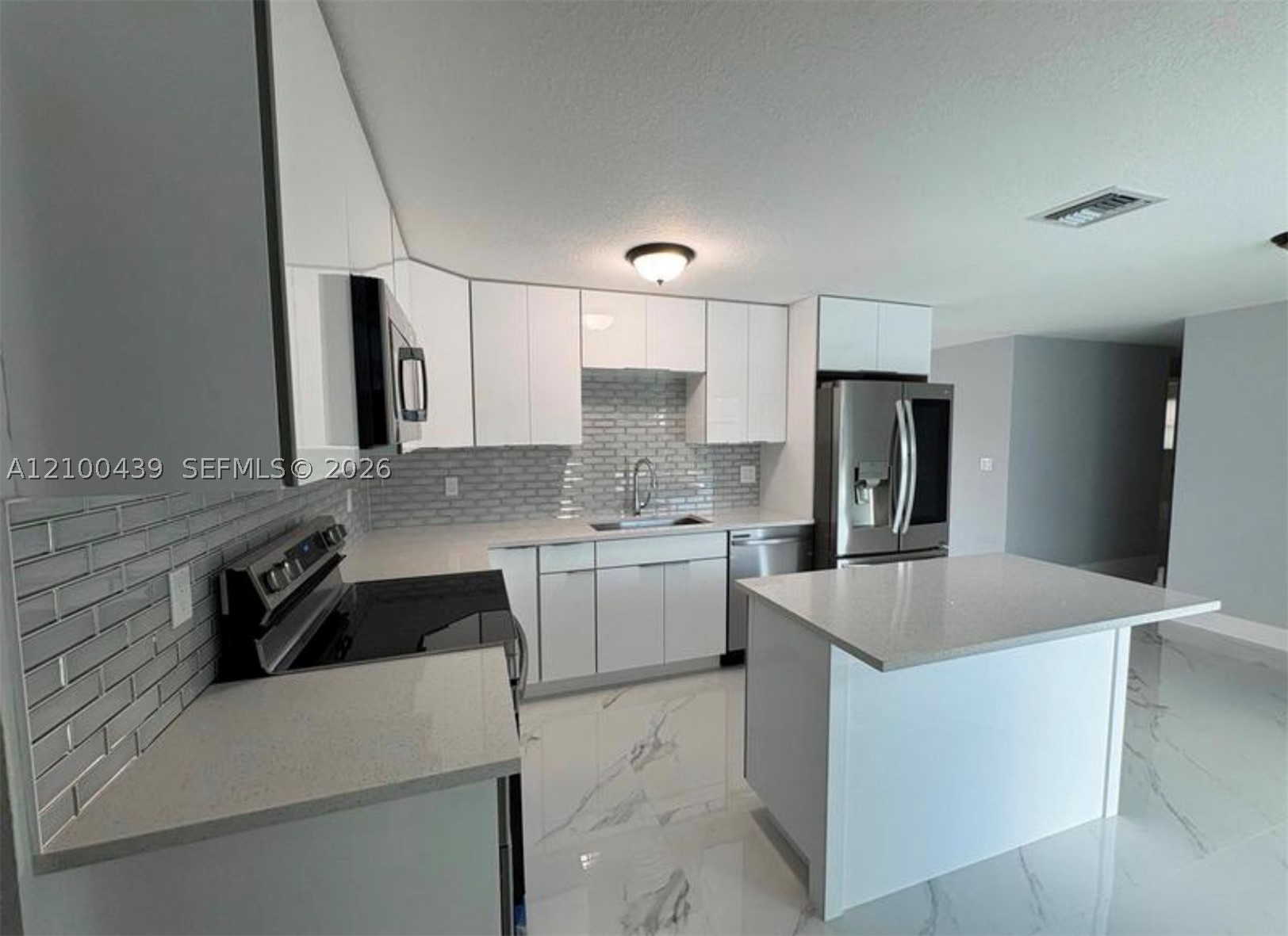 4318 Crestdale St, Palm Beach Gardens FL 33410