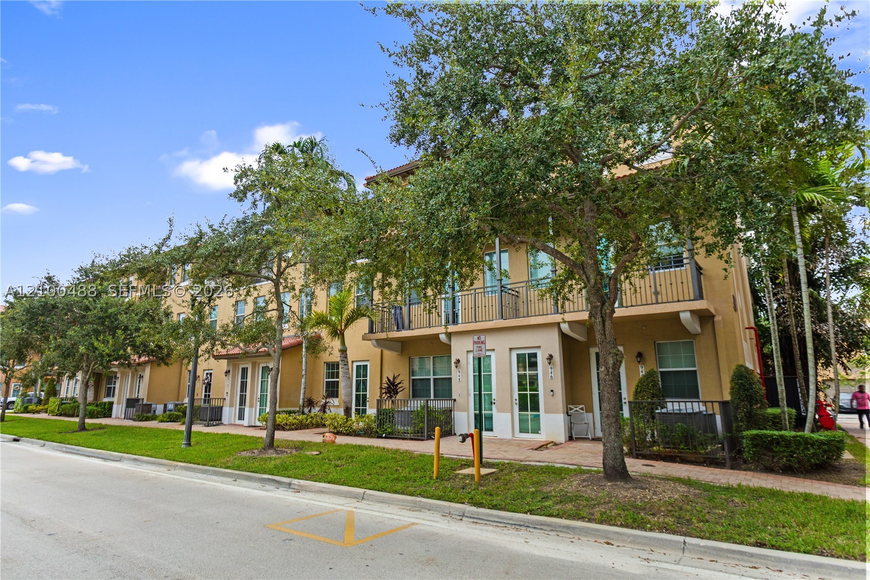 946 SW 147th Ave #2614, Pembroke Pines FL 33027