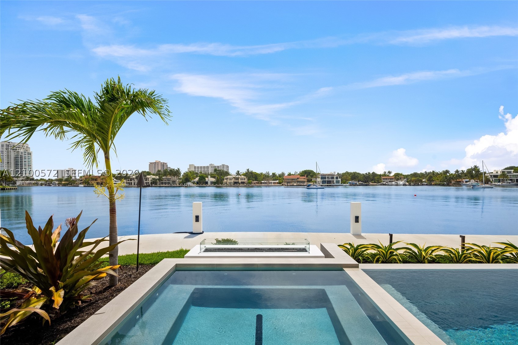 1400 W Lake Dr, Fort Lauderdale FL 33316