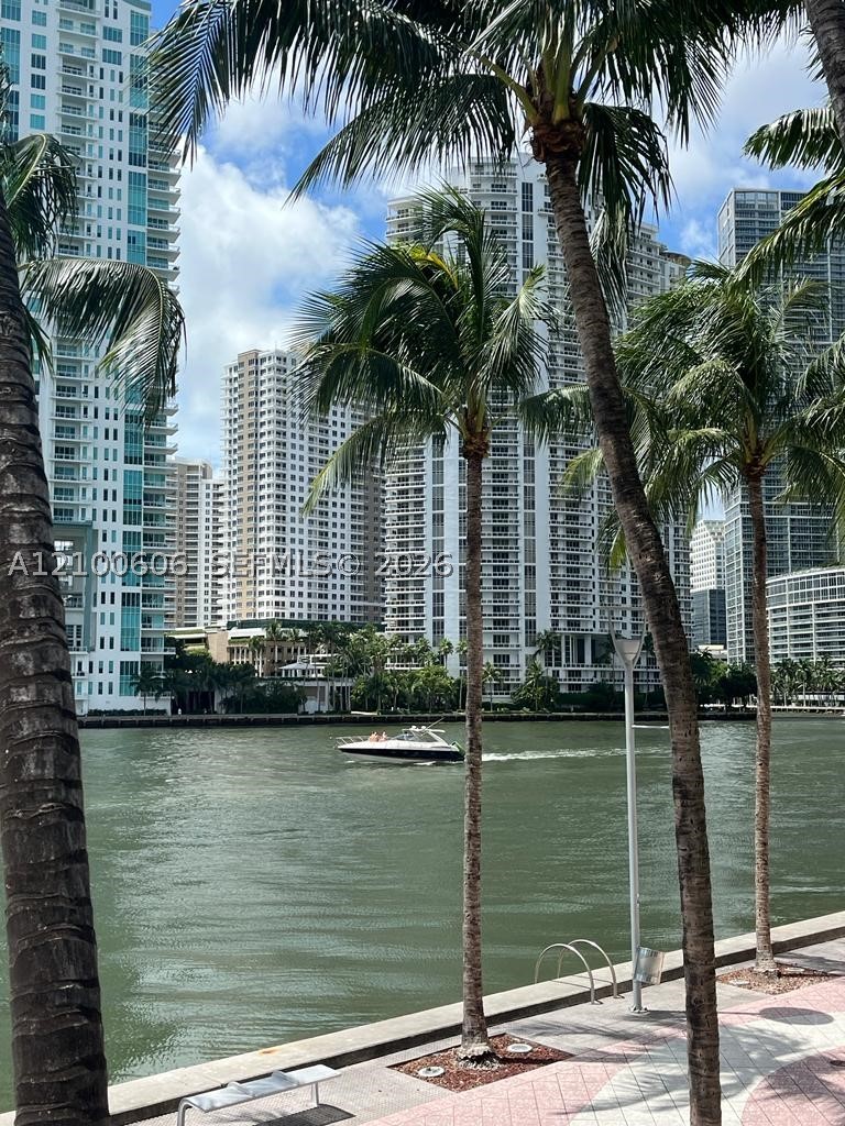 335 S Biscayne Blvd #3500, Miami FL 33131