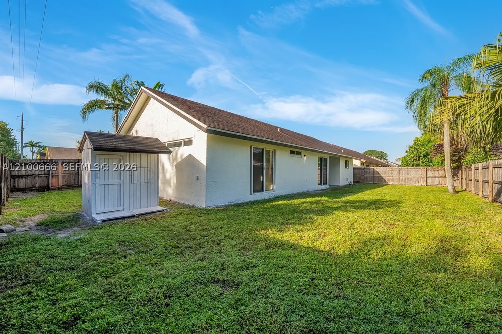8201 NW 52nd St, Lauderhill FL 33351