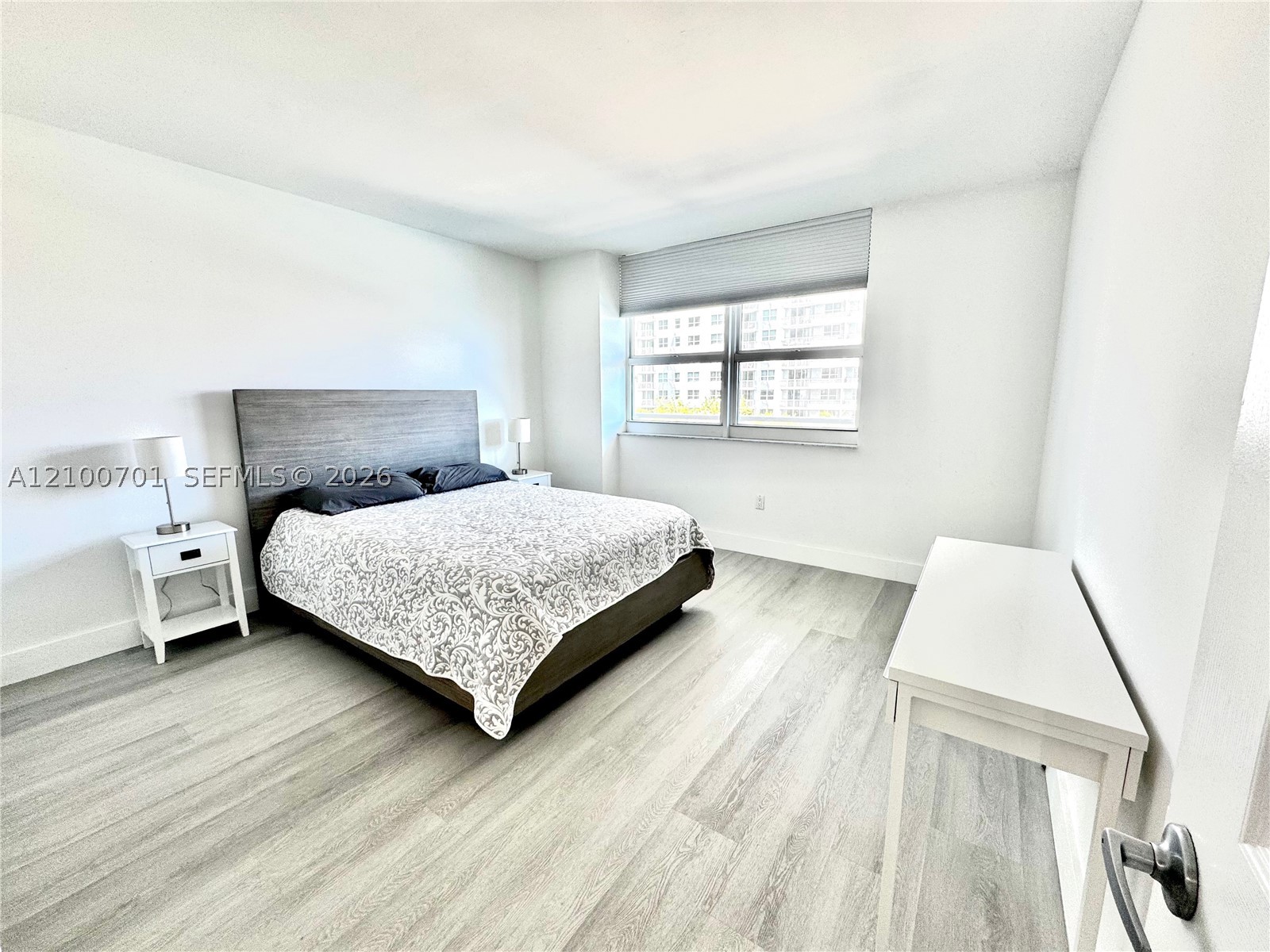 1155 Brickell Bay Dr #906, Miami FL 33131