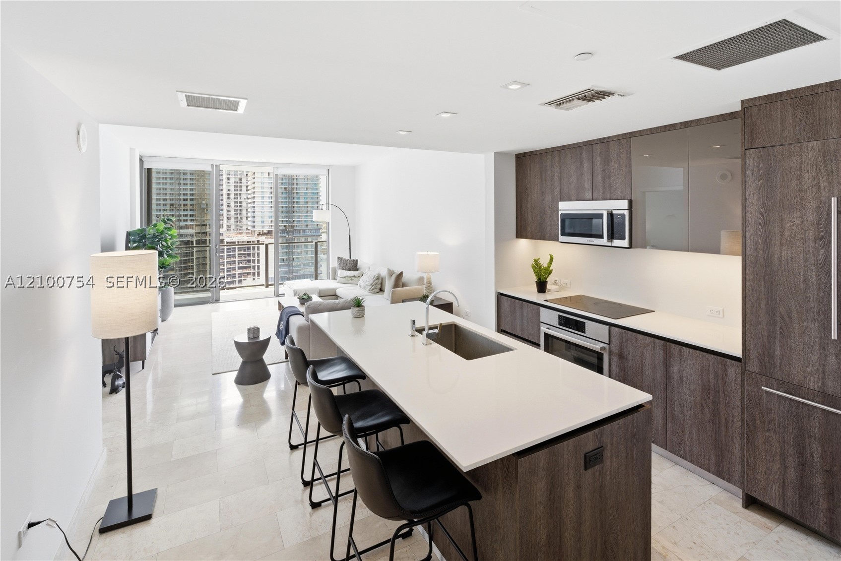 68 SE 6th St #1106, Miami FL 33131