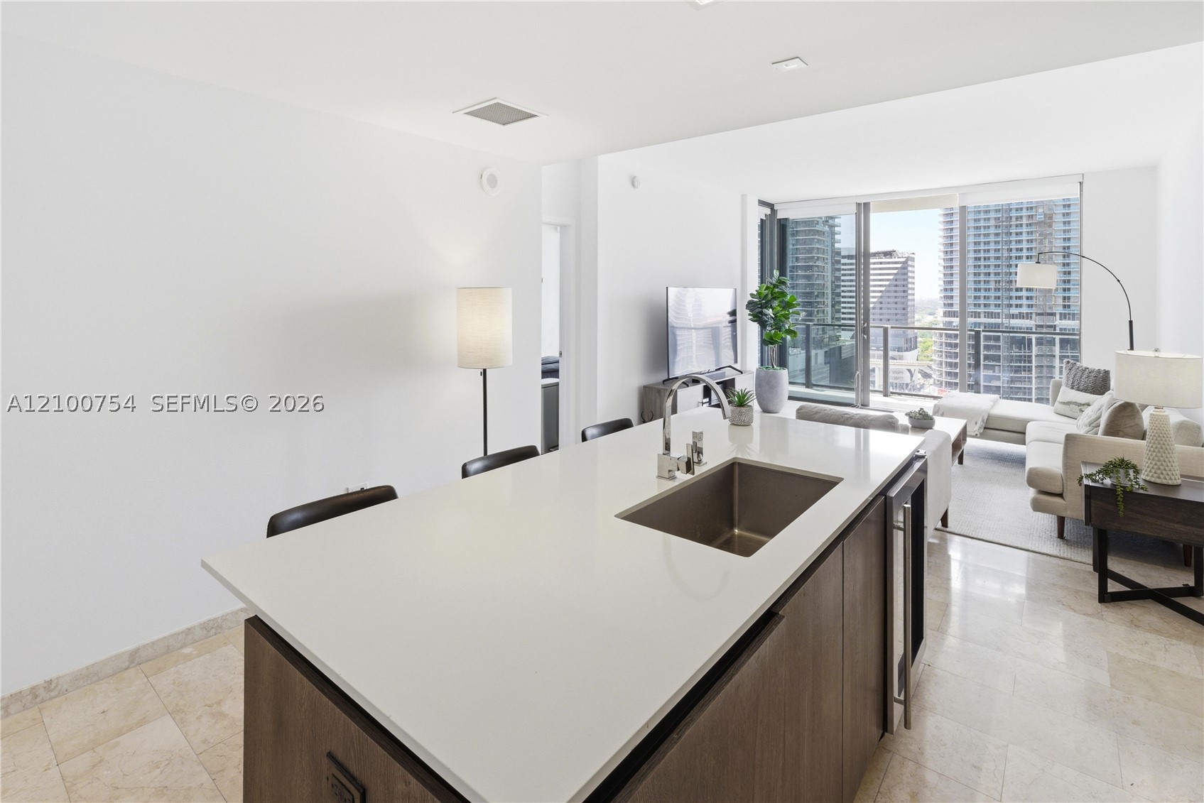 68 SE 6th St #1106, Miami FL 33131