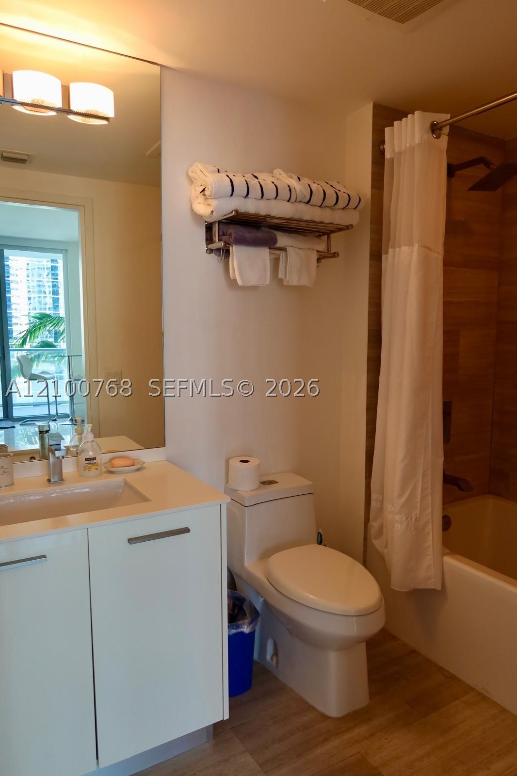 1300 Brickell Bay Dr #1600, Miami FL 33131
