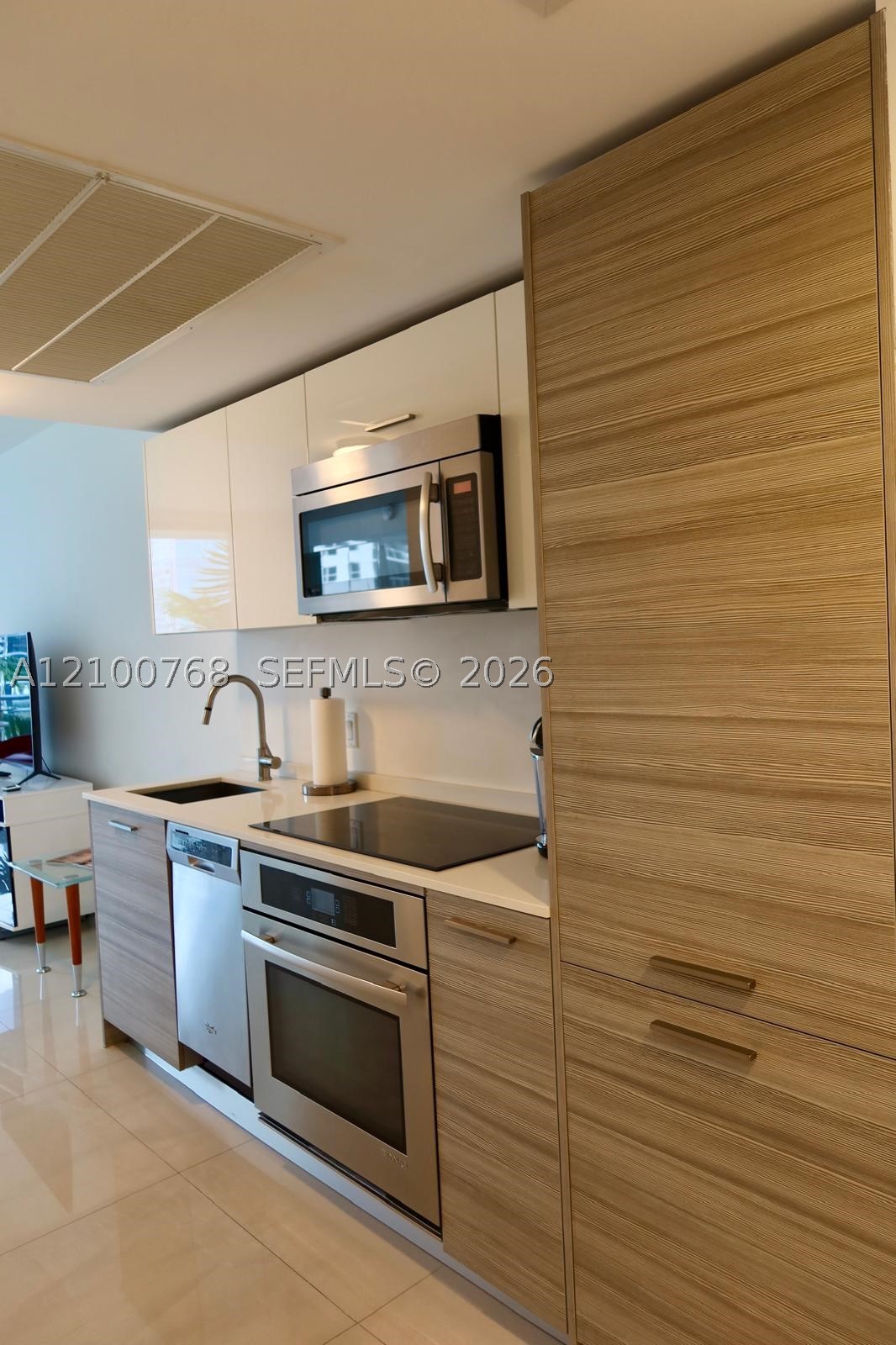 1300 Brickell Bay Dr #1600, Miami FL 33131