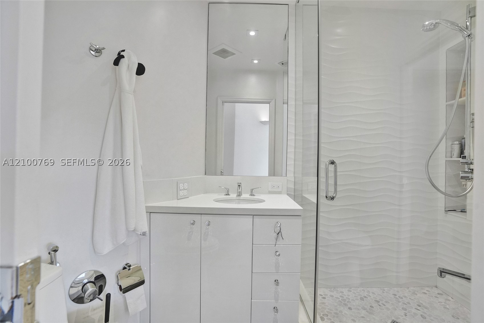 3690 NE 199th St, Aventura FL 33180