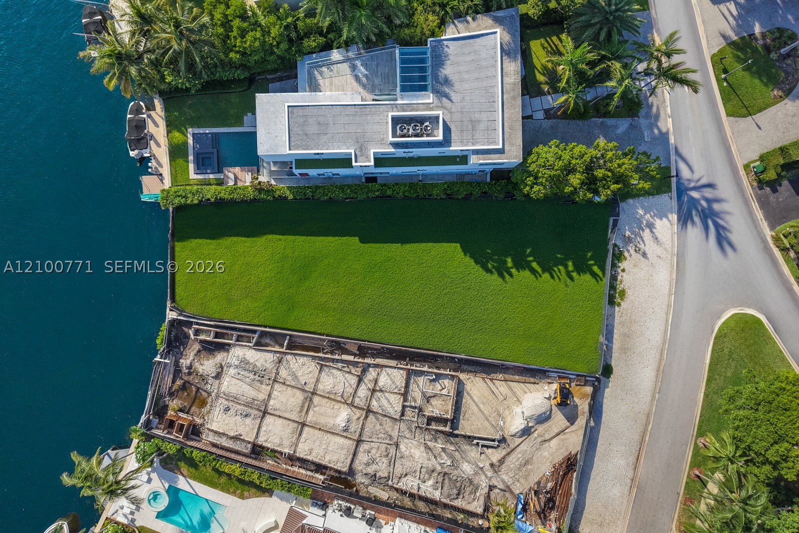 476 N Parkway Pkwy, Golden Beach FL 33160