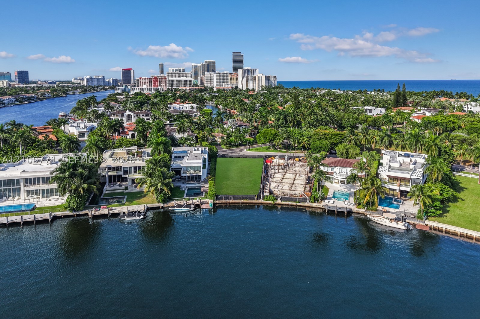 476 N Parkway Pkwy, Golden Beach FL 33160