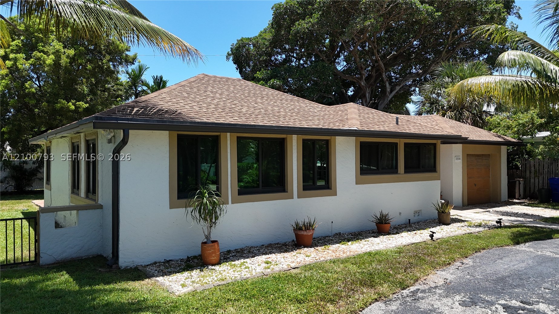 3208 Beacon St, Pompano Beach FL 33062