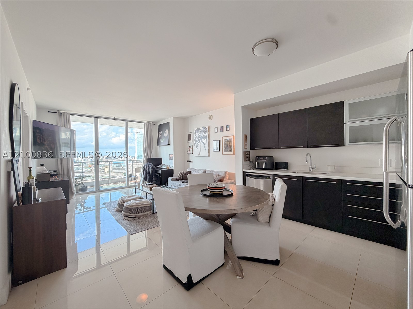 90 SW 3rd St #1910, Miami FL 33130