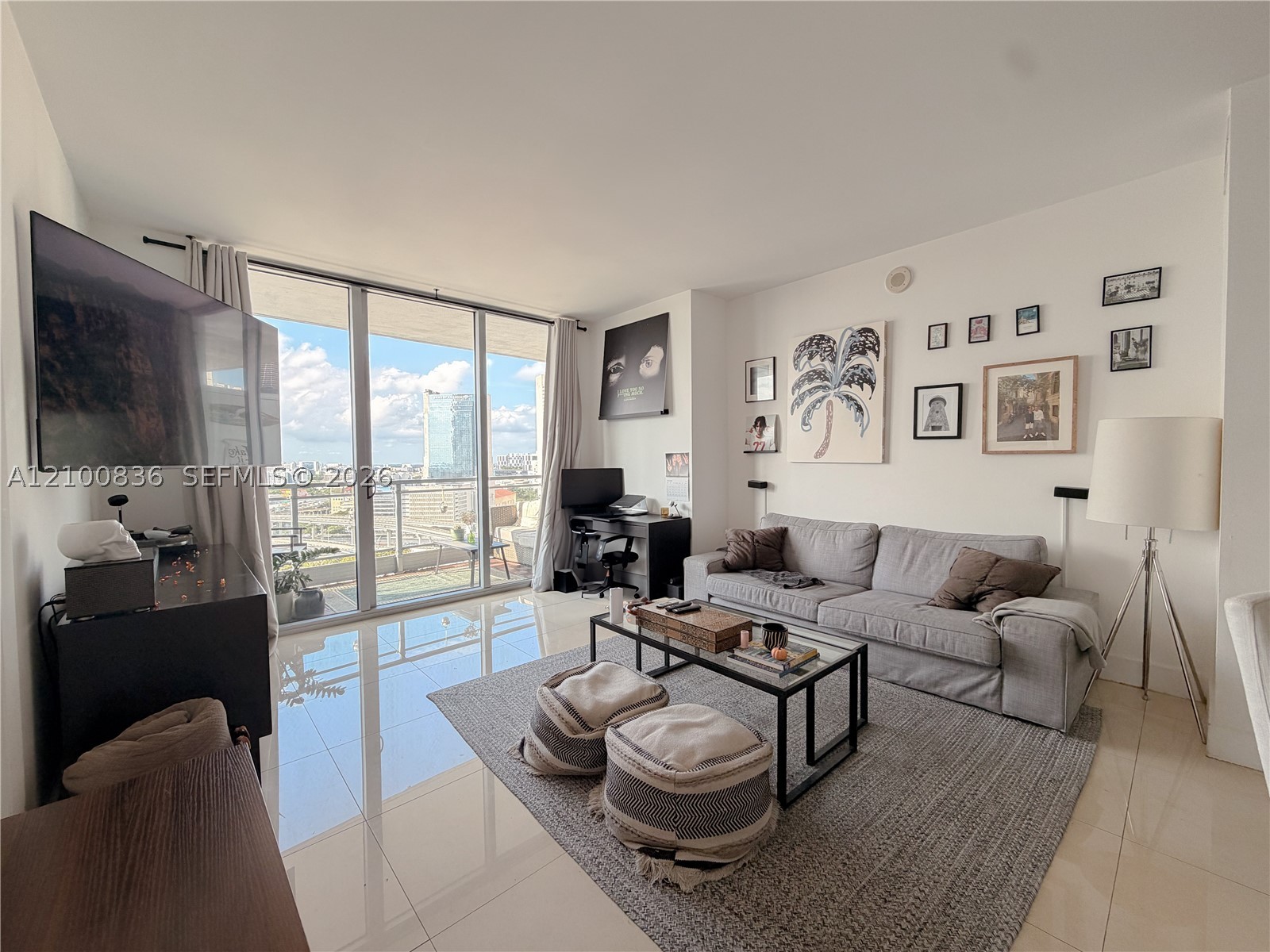 90 SW 3rd St #1910, Miami FL 33130
