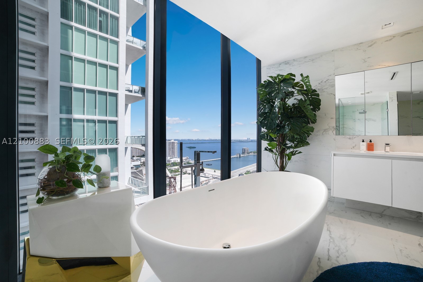 1000 Biscayne Blvd #3302, Miami FL 33132
