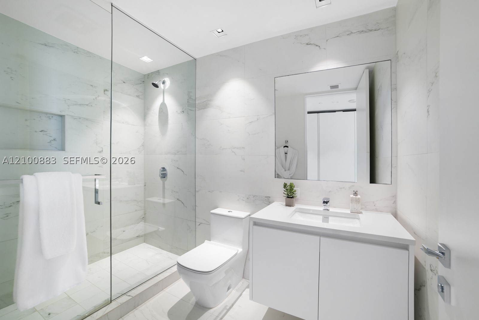 1000 Biscayne Blvd #3302, Miami FL 33132