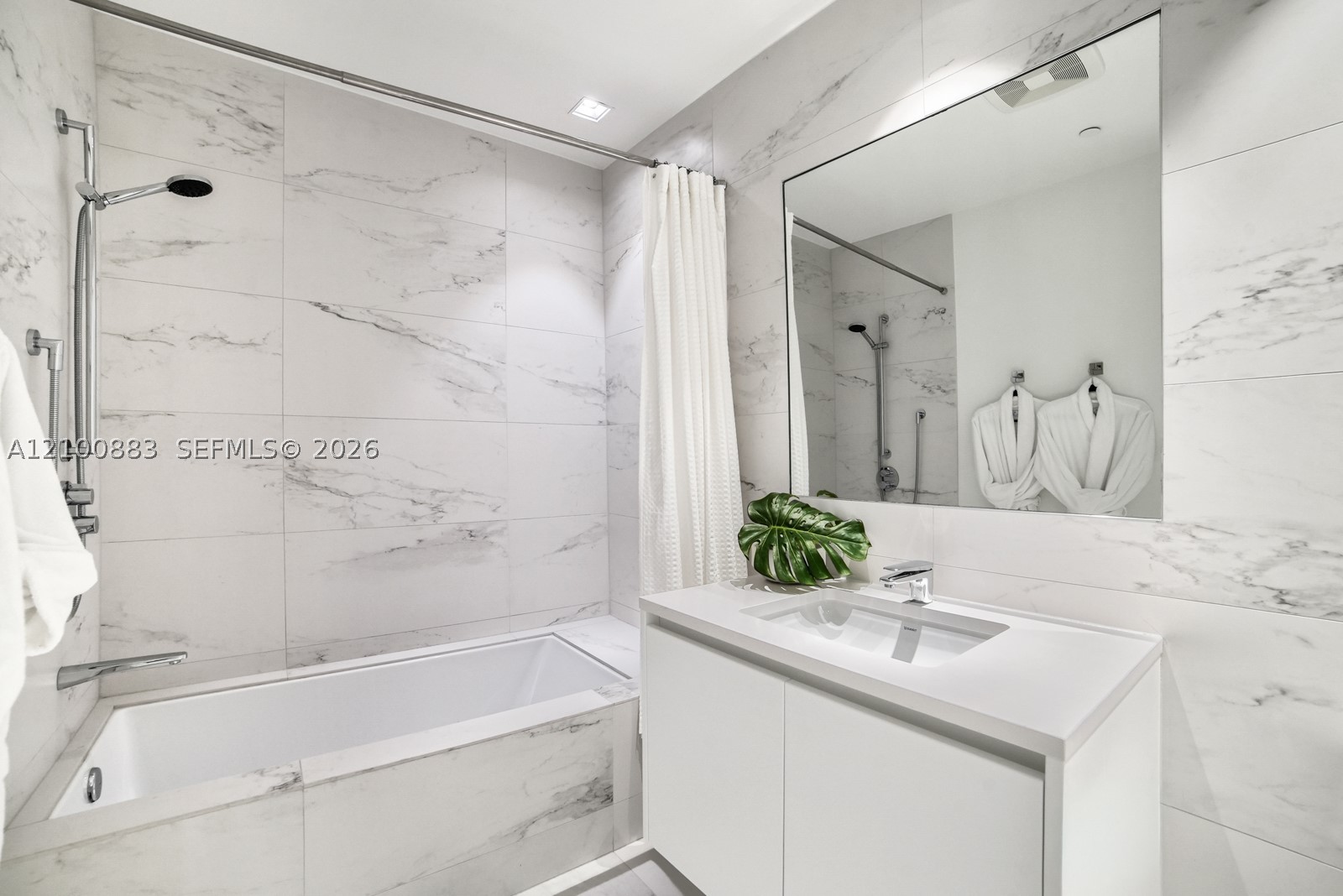 1000 Biscayne Blvd #3302, Miami FL 33132