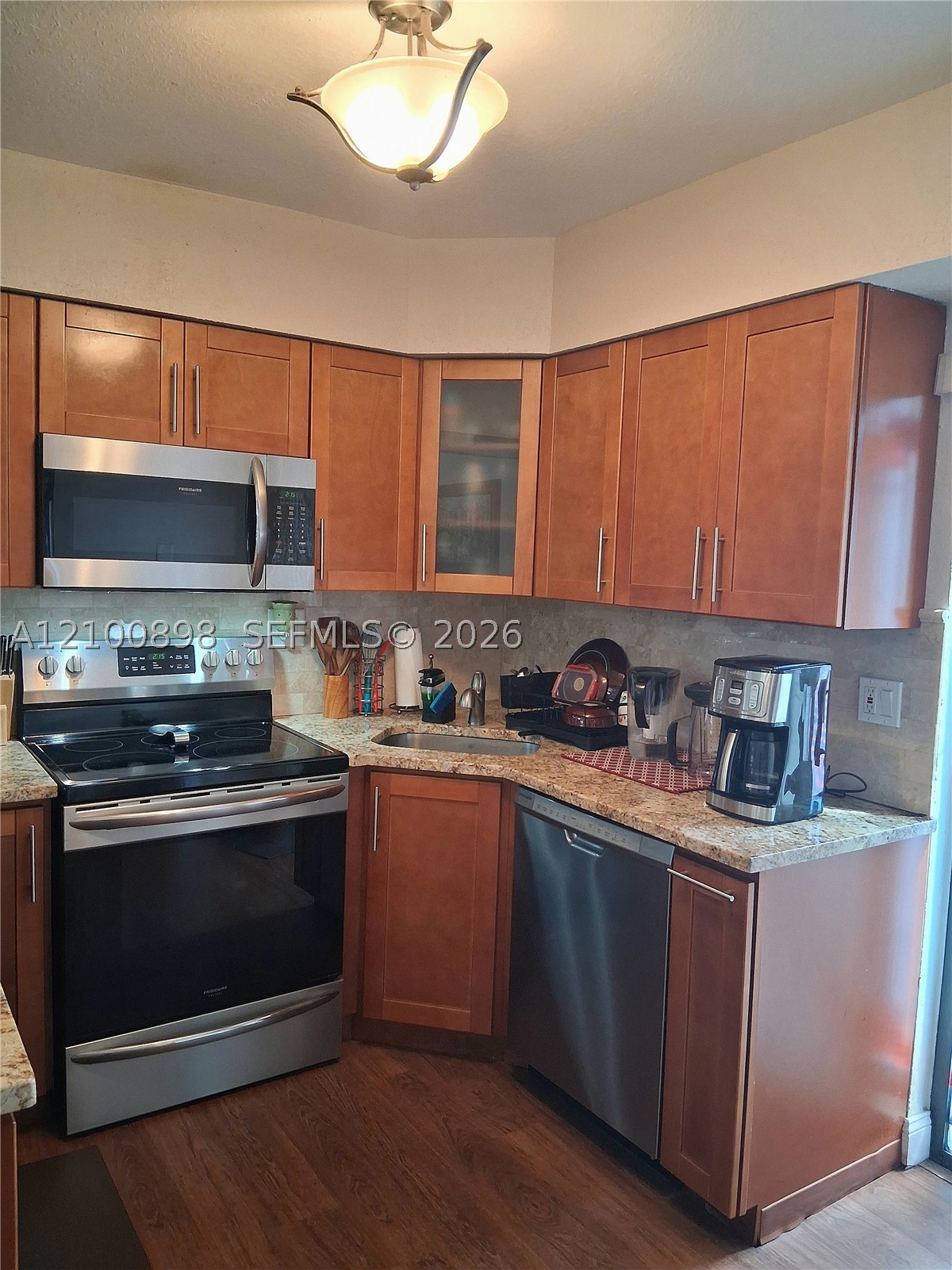 108 Wimbledon Lake Dr, Plantation FL 33324