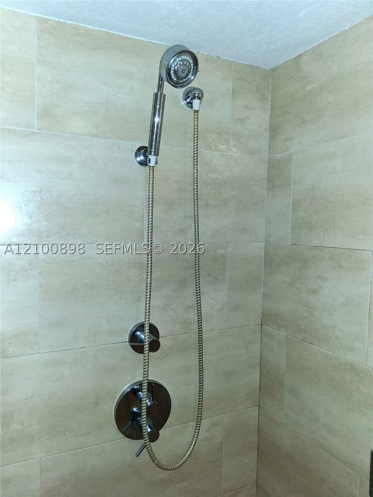 108 Wimbledon Lake Dr, Plantation FL 33324