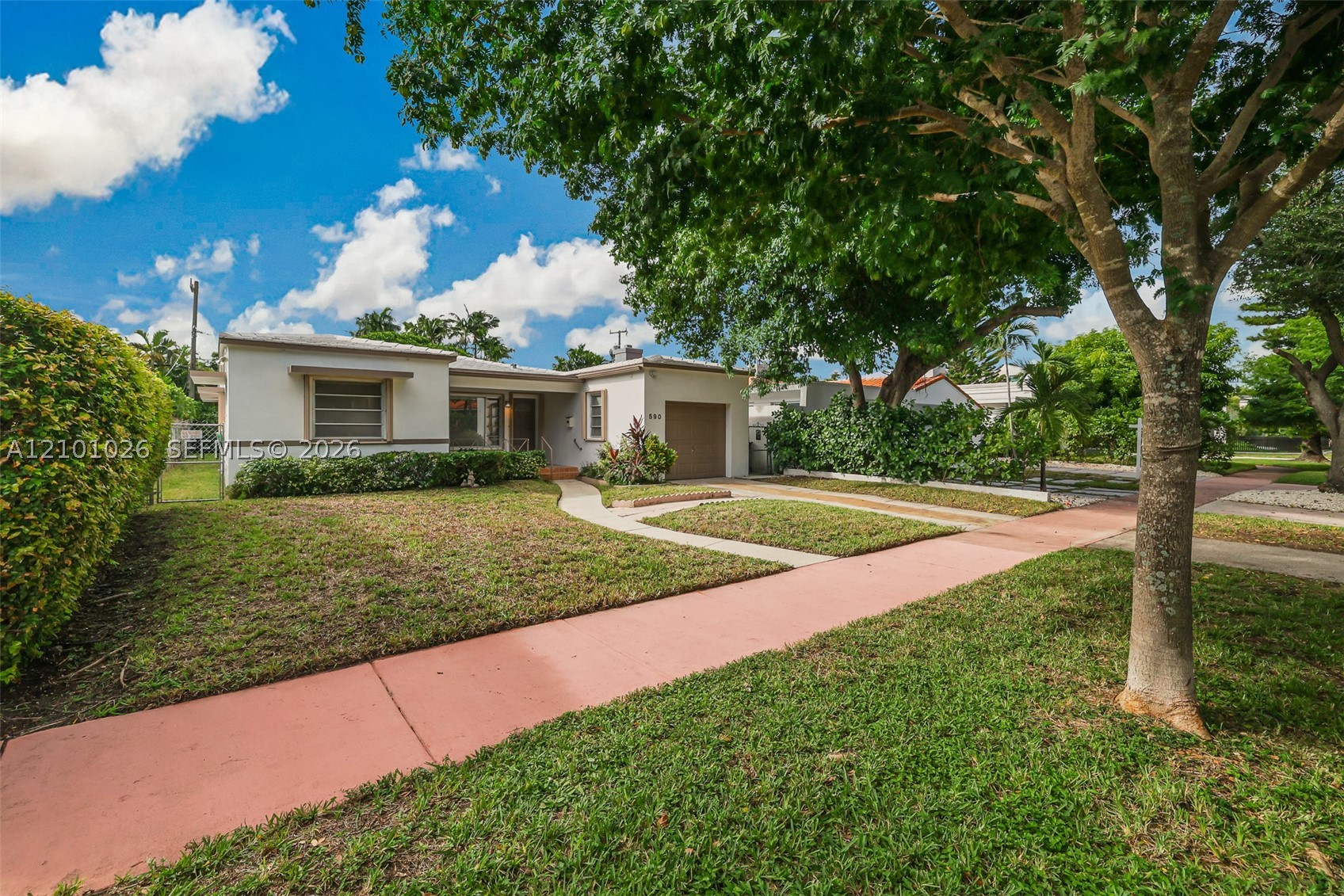 590 W 50th St, Miami Beach FL 33140