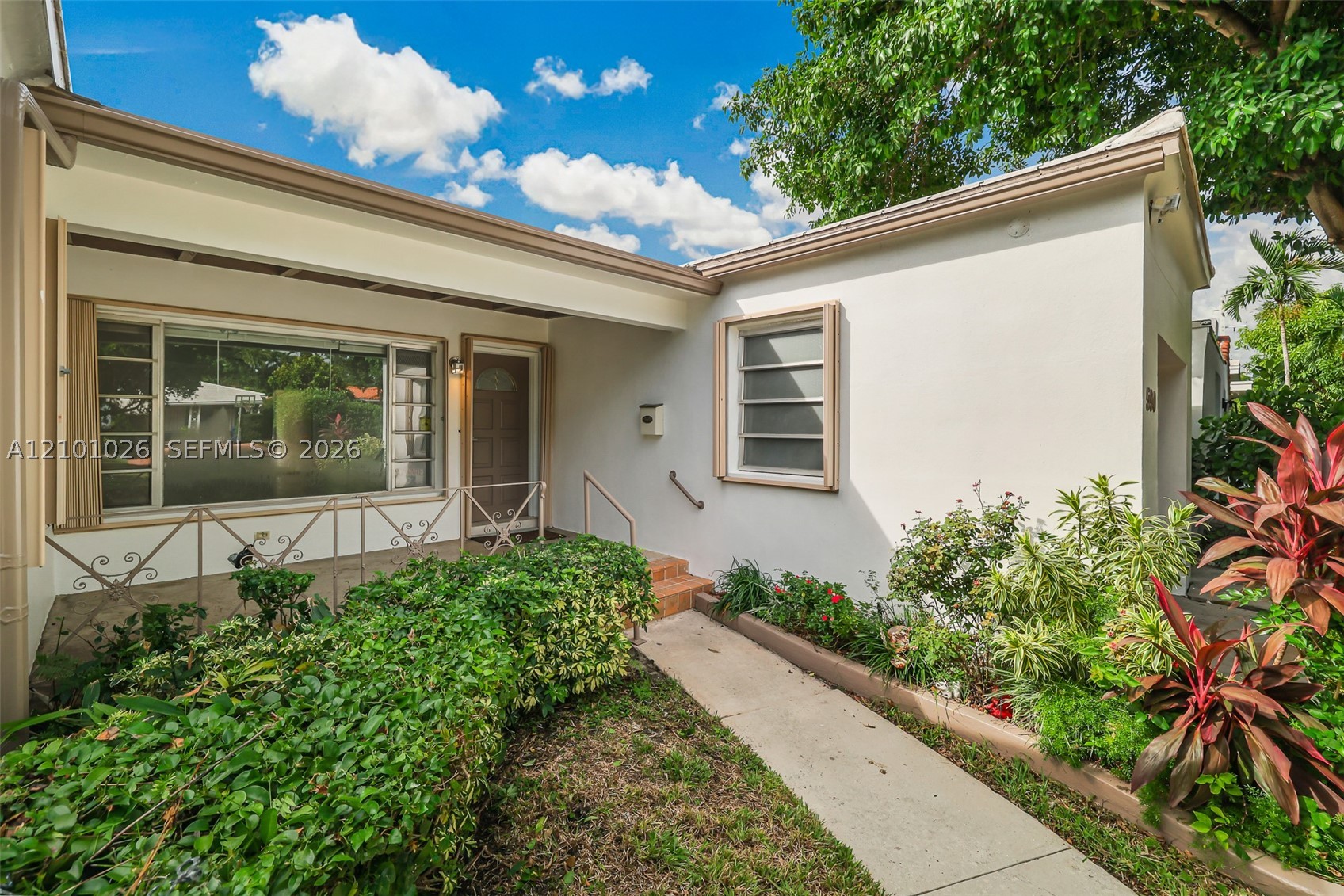 590 W 50th St, Miami Beach FL 33140