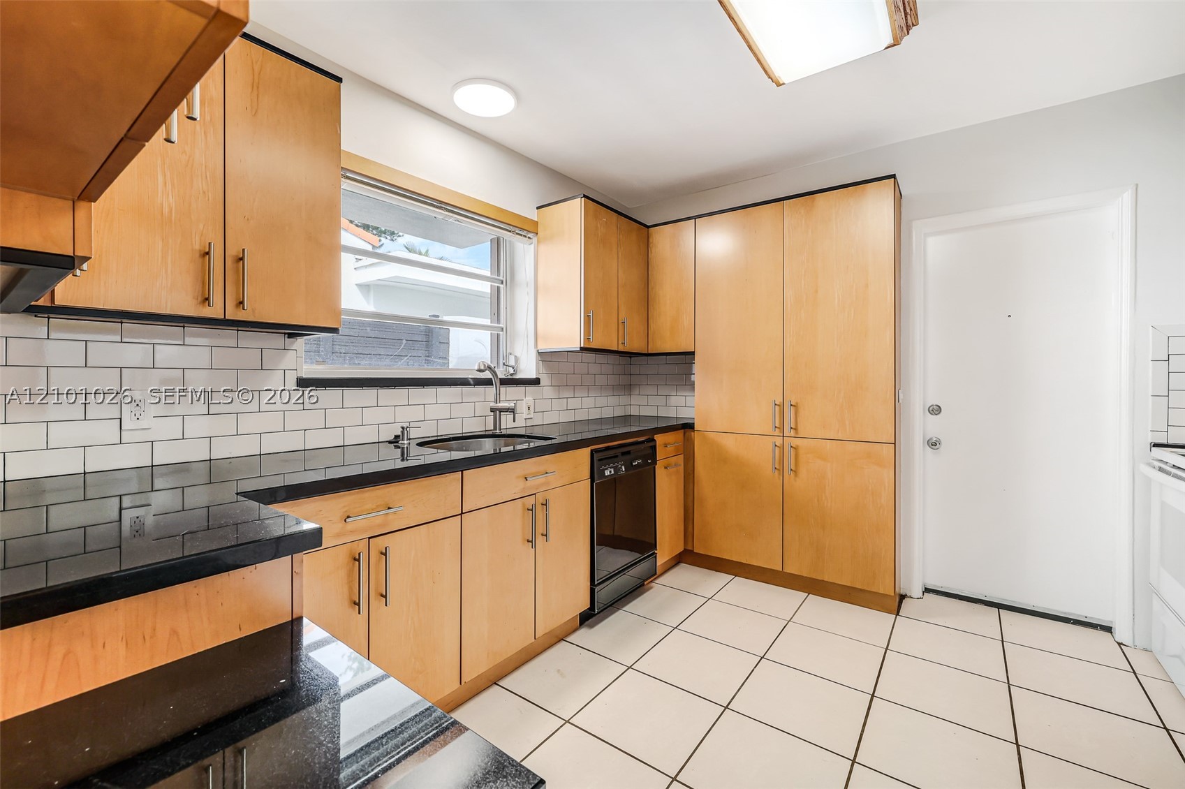 590 W 50th St, Miami Beach FL 33140