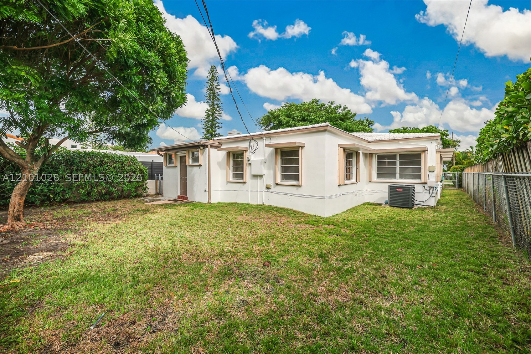 590 W 50th St, Miami Beach FL 33140