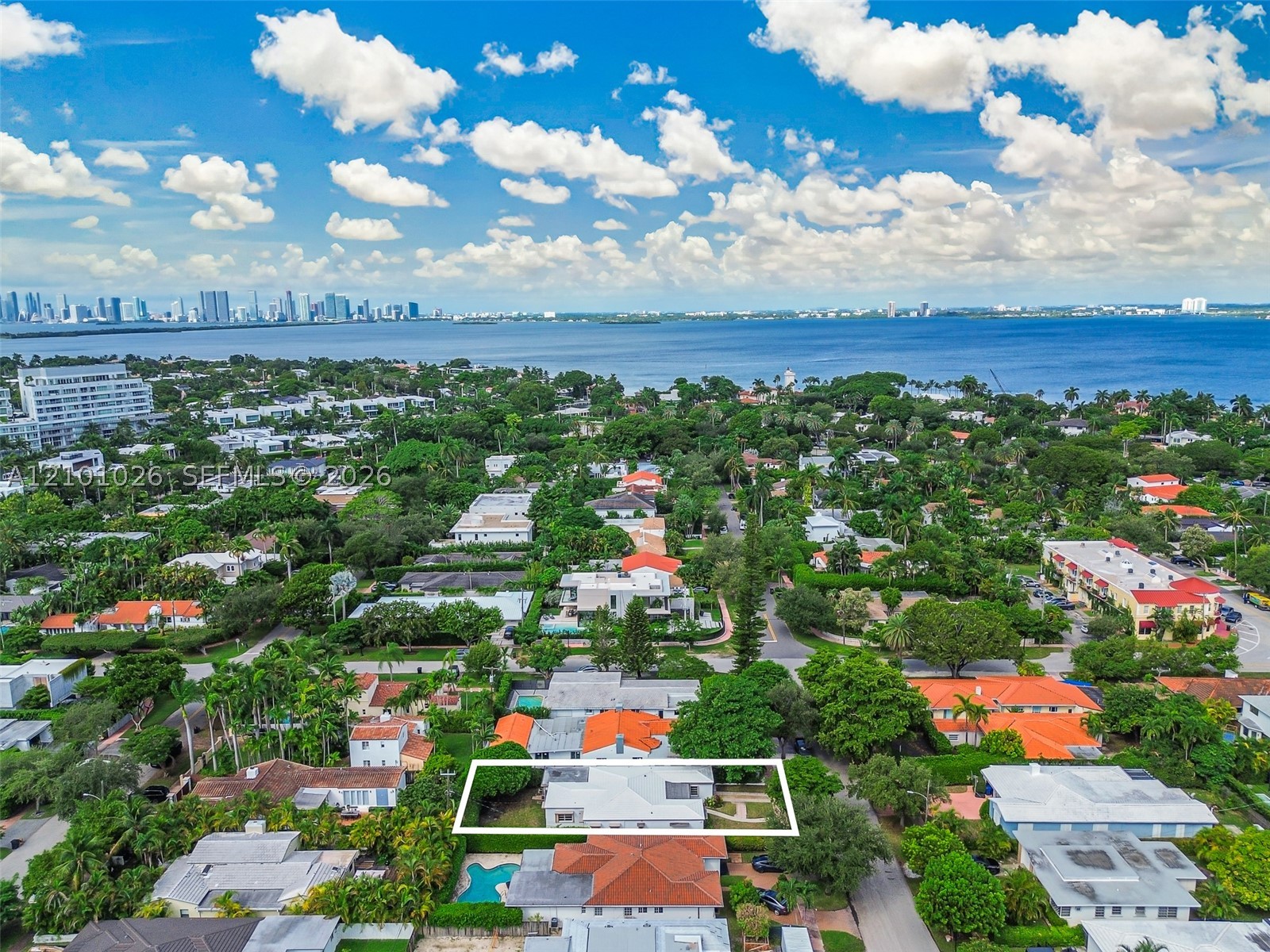 590 W 50th St, Miami Beach FL 33140