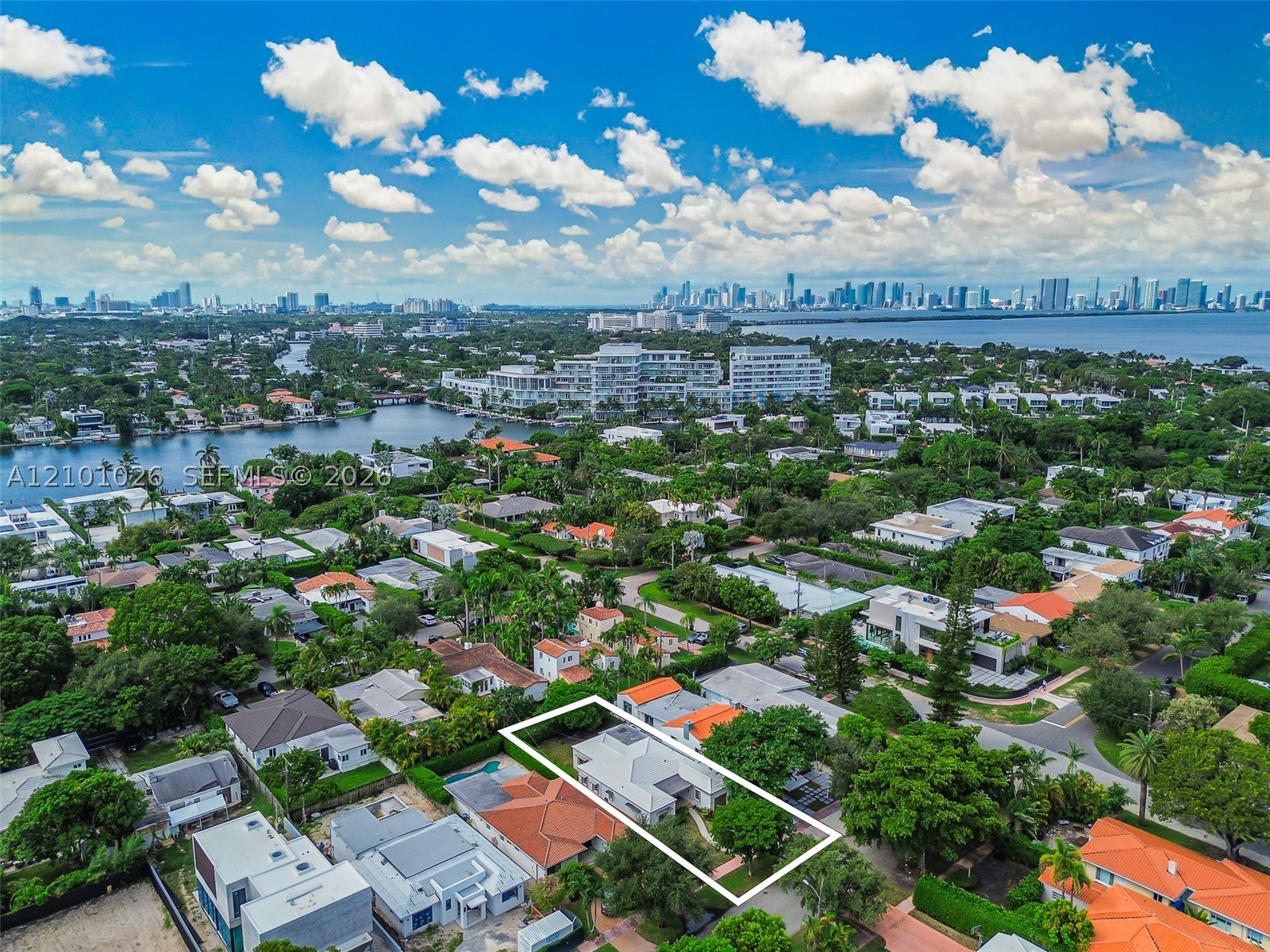 590 W 50th St, Miami Beach FL 33140