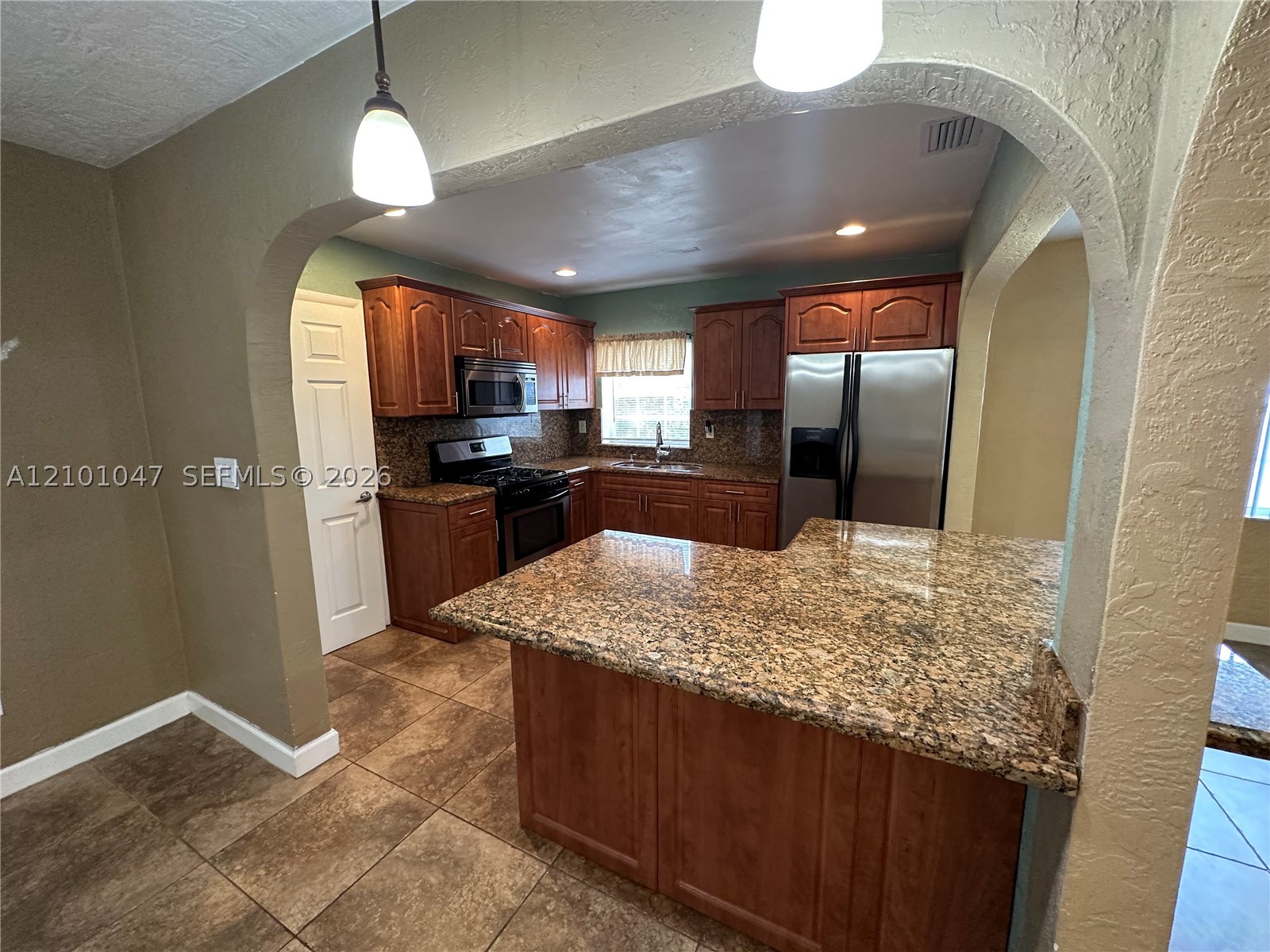 112 NE 206th Ter, Miami Gardens FL 33179