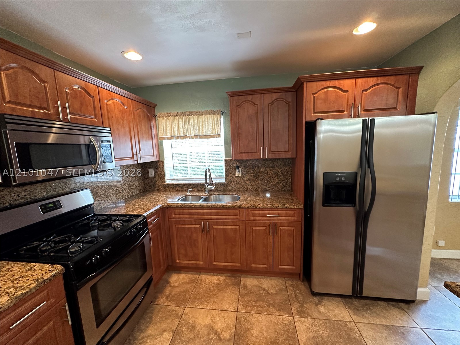 112 NE 206th Ter, Miami Gardens FL 33179