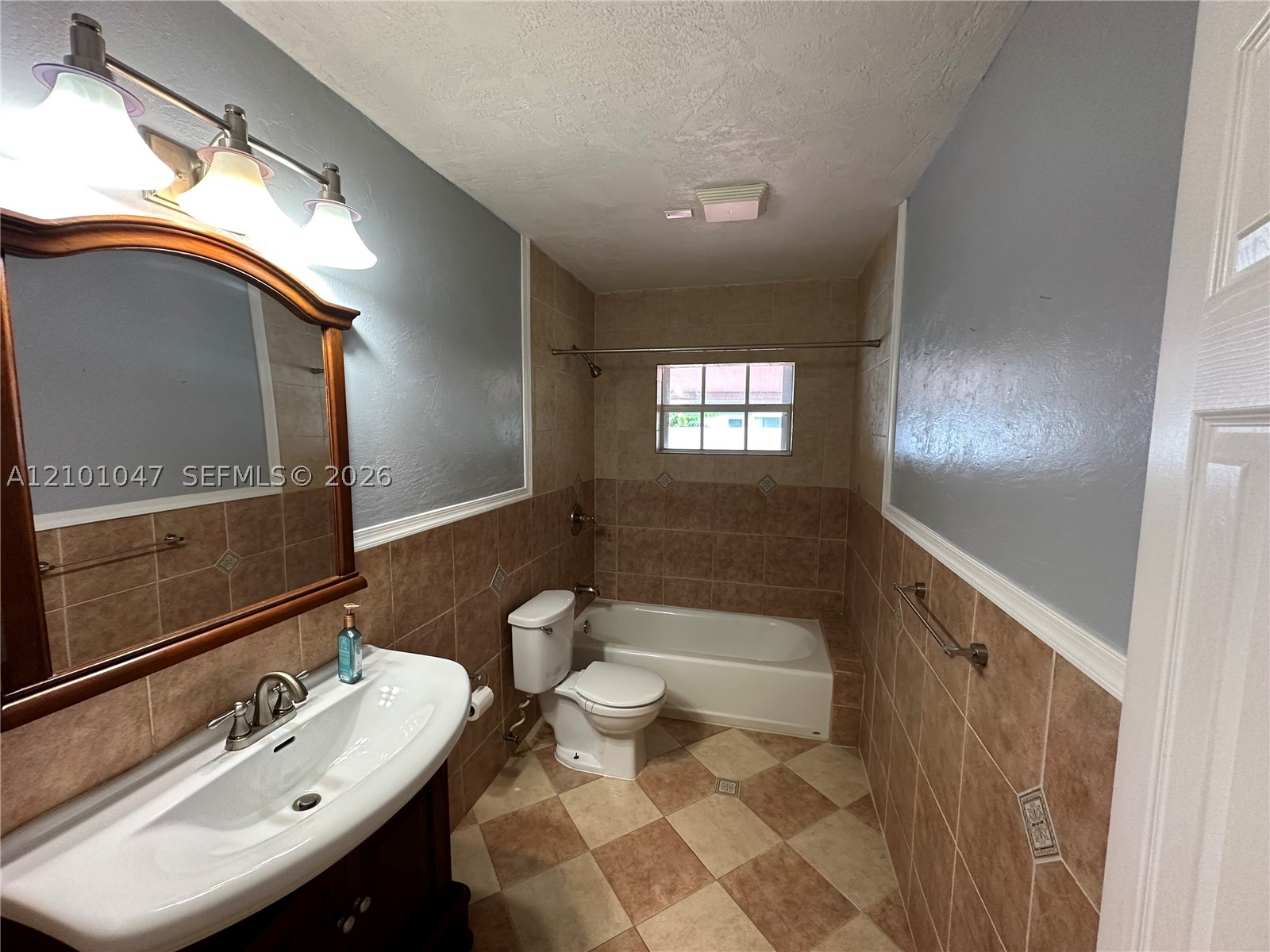 112 NE 206th Ter, Miami Gardens FL 33179