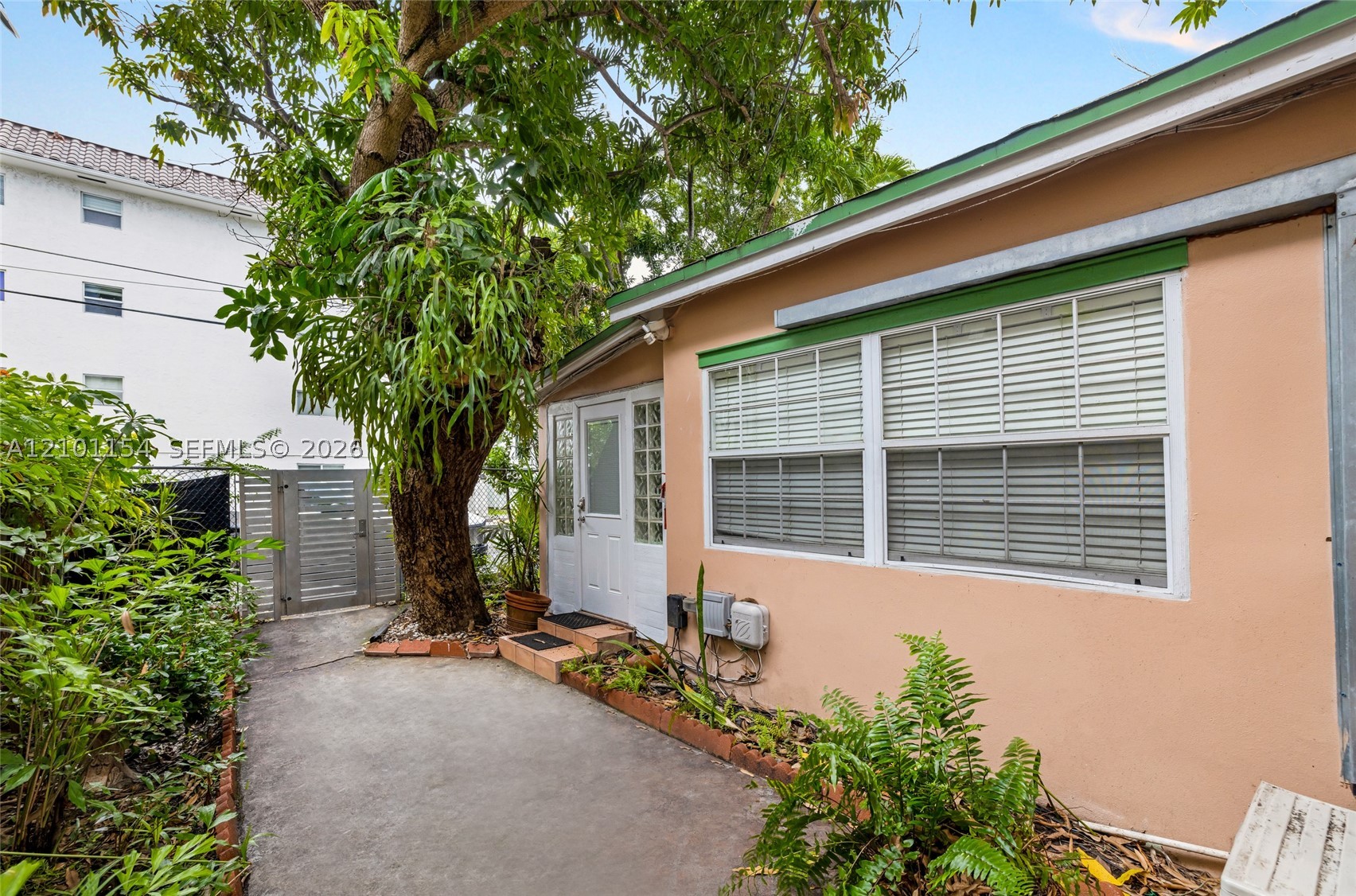 917 SE 2nd Ct, Fort Lauderdale FL 33301