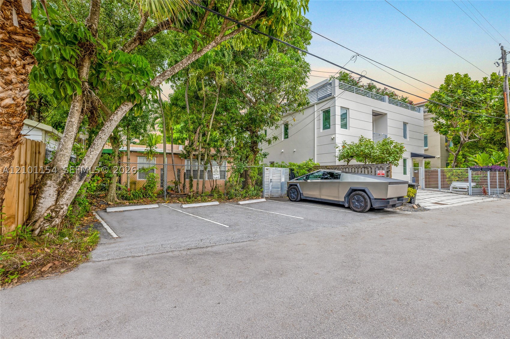917 SE 2nd Ct, Fort Lauderdale FL 33301