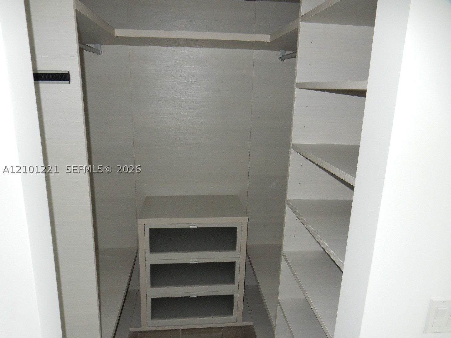 88 SW 7th St #2703, Miami FL 33130