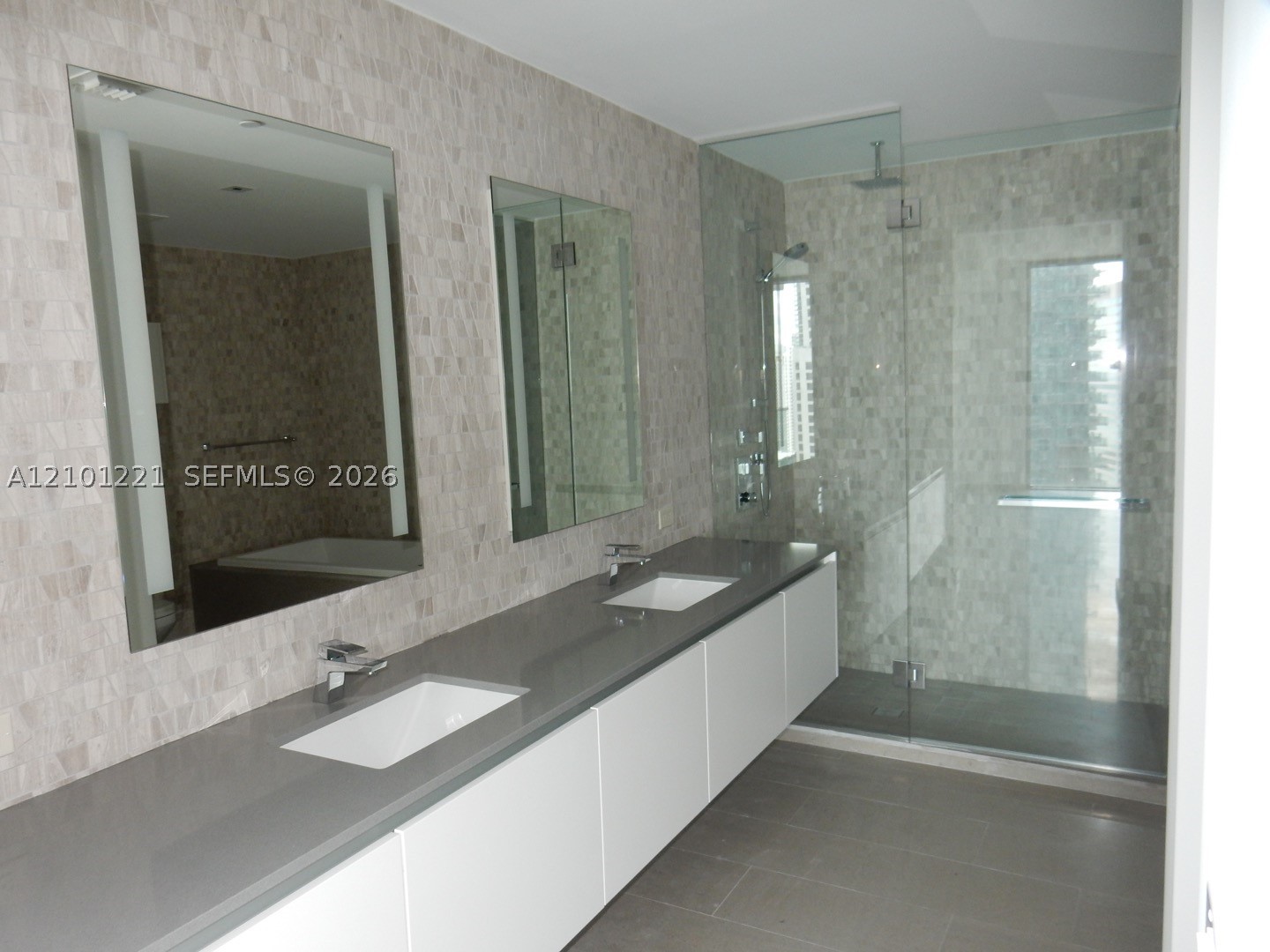 88 SW 7th St #2703, Miami FL 33130