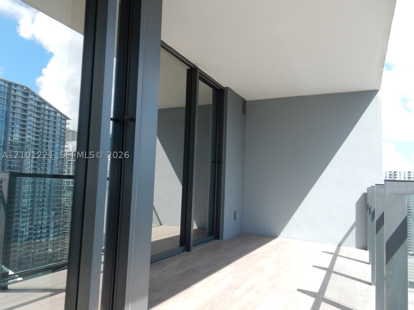 88 SW 7th St #2703, Miami FL 33130