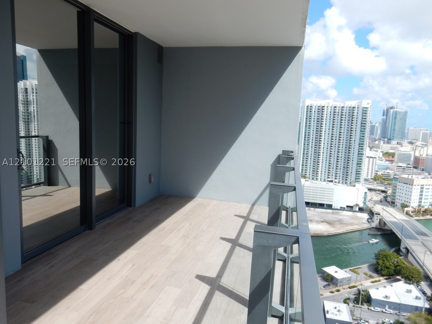 88 SW 7th St #2703, Miami FL 33130