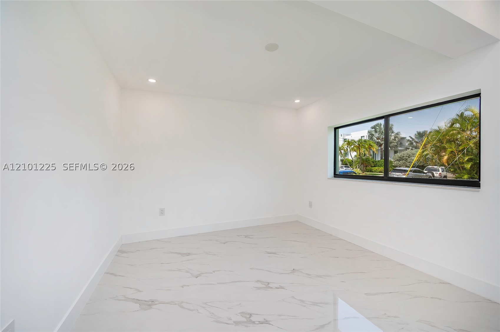 1621 S Treasure Dr, North Bay Village FL 33141