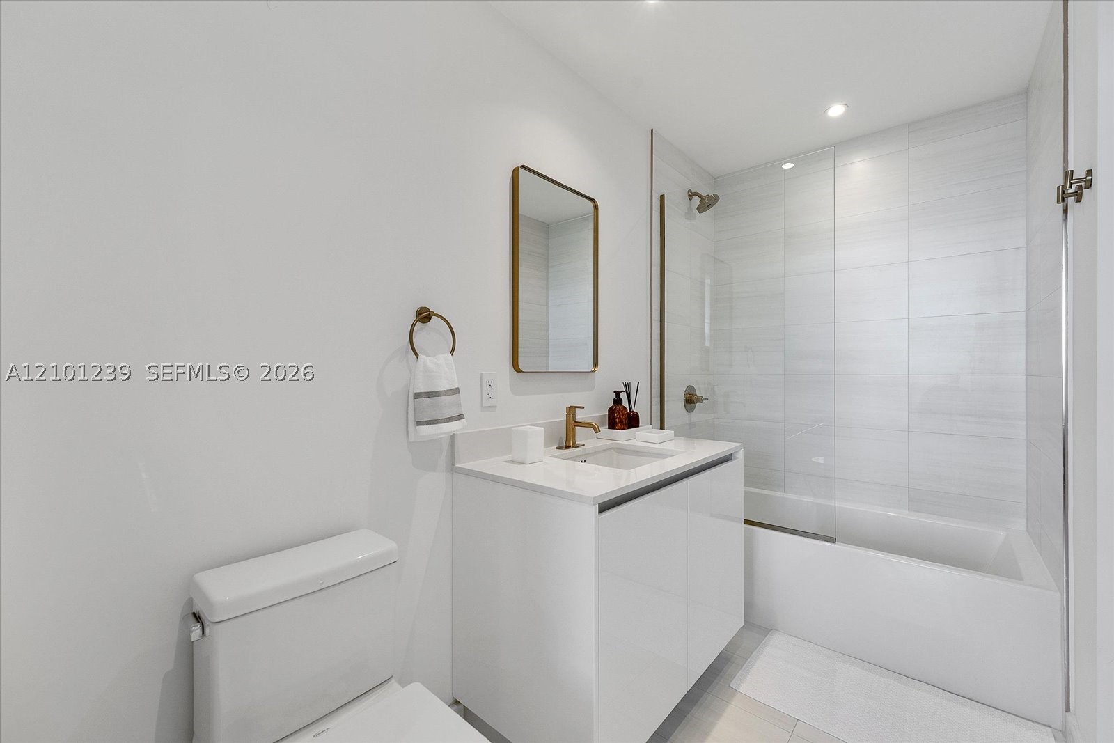2678 Tigertail Ave #1703, Miami FL 33133