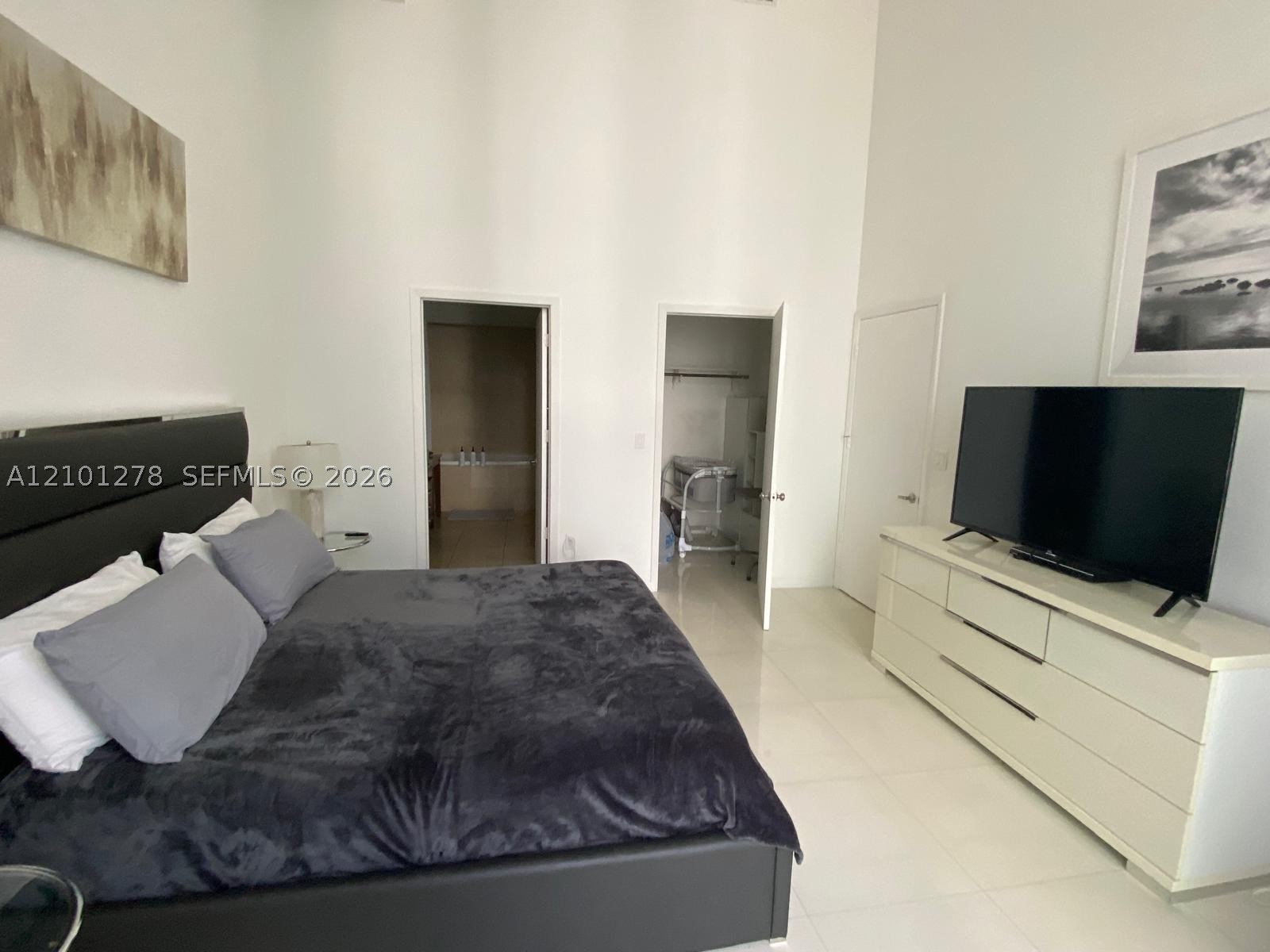 485 Brickell Ave #2806, Miami FL 33131